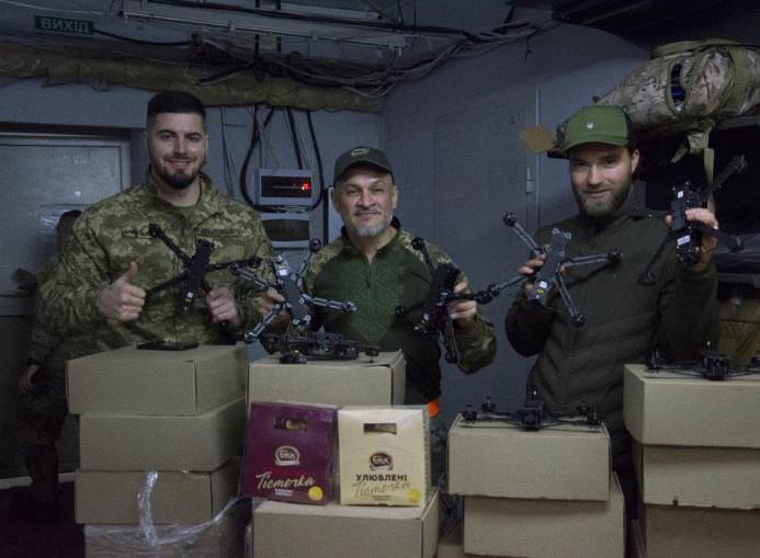 Депутаты Киевсовета передали бойцам ВСУ дроны