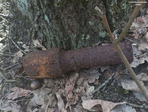 Киевлянин на прогулке нашел гранату