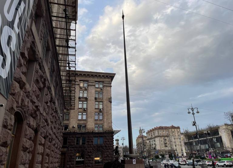 С флагштока возле Киевсовета сняли флаг