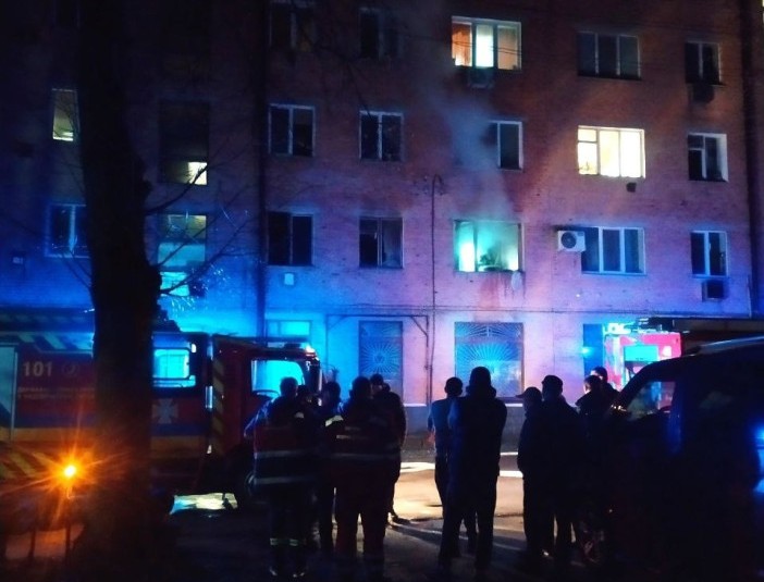 В Киевской из горящего дома эвакуировали 25 жильцов