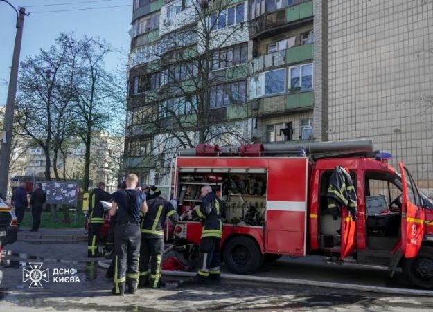 На Лесном в Киеве загорелась квартира: пострадал ребенок