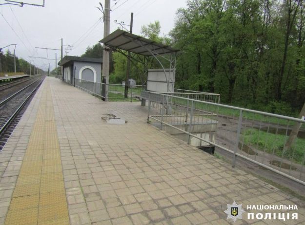 На ж/д станции под Киевом нашли окровавленный труп