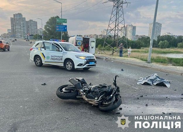 В Киеве - смертельное ДТП: погиб мотоциклист