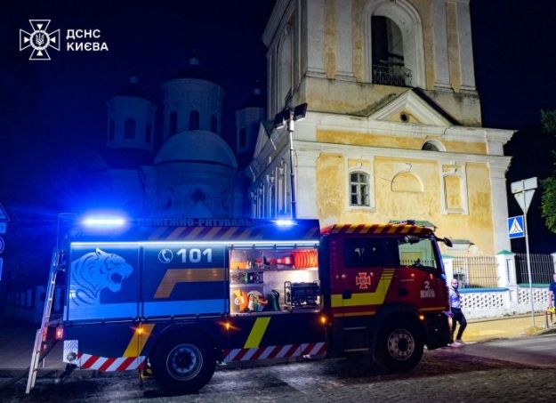 На Подоле в Киеве вспыхнул пожар на территории церкви