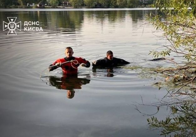 В озері на Троєщині потонула жінка