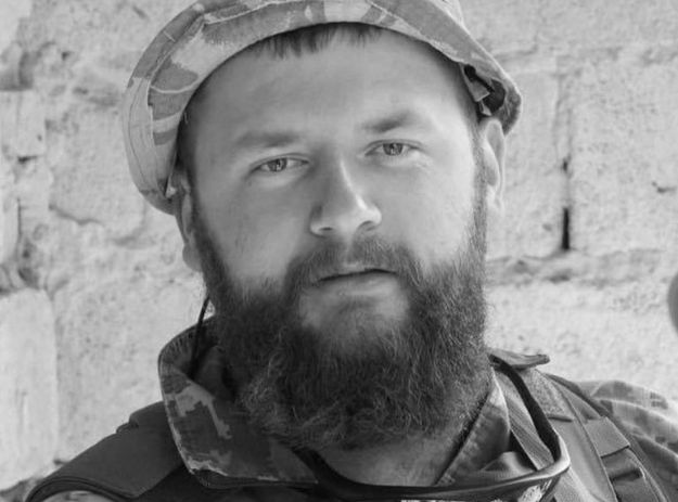Лицей в Киеве назвали в честь погибшего бойца полка "Азов"