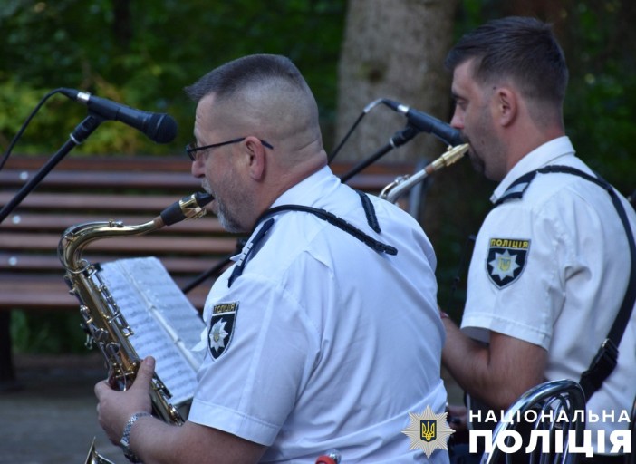 У Києві оркестр поліції провів концерт для бійців МВС