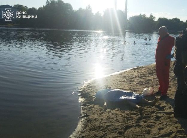 На пляжі на Київщині потонув підліток