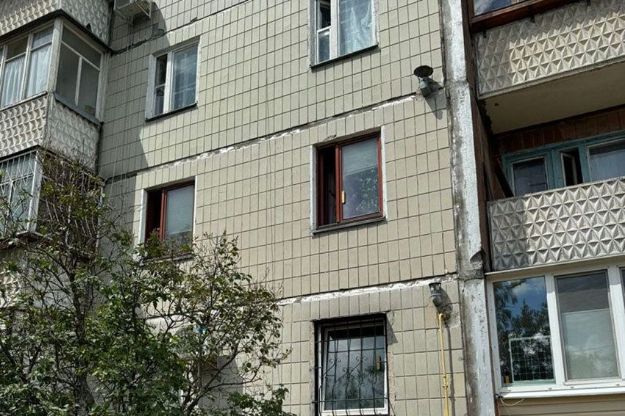 Лежала три дня в закрытой квартире: в Киеве полицейский спас пенсионерку