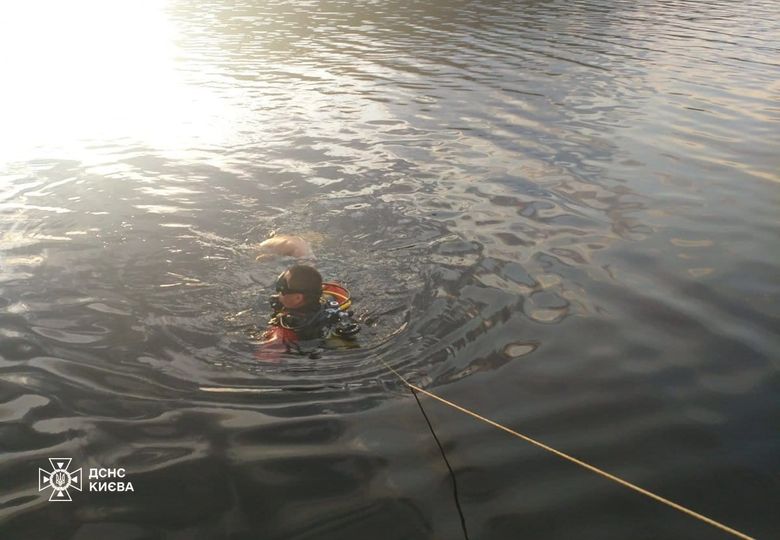 водолаз в воде