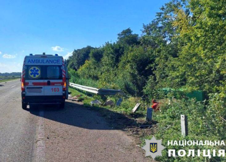 На київській трасі легковик зіткнувся з інкасаторським автомобілем