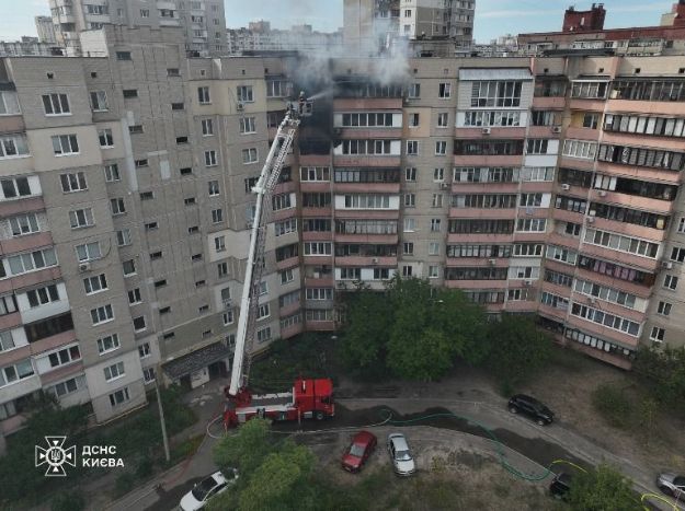 В высотке на Троещине вспыхнул пожар