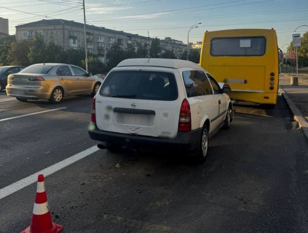 У Києві водій під наркотиками протаранив маршрутку