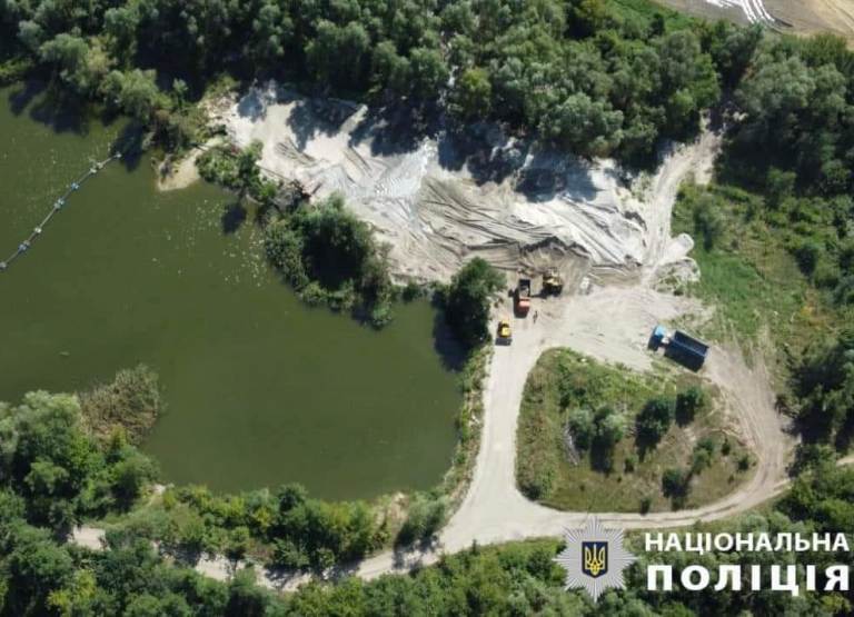 На Київщині чоловіки незаконно накопали піску на 1,2 млн гривень