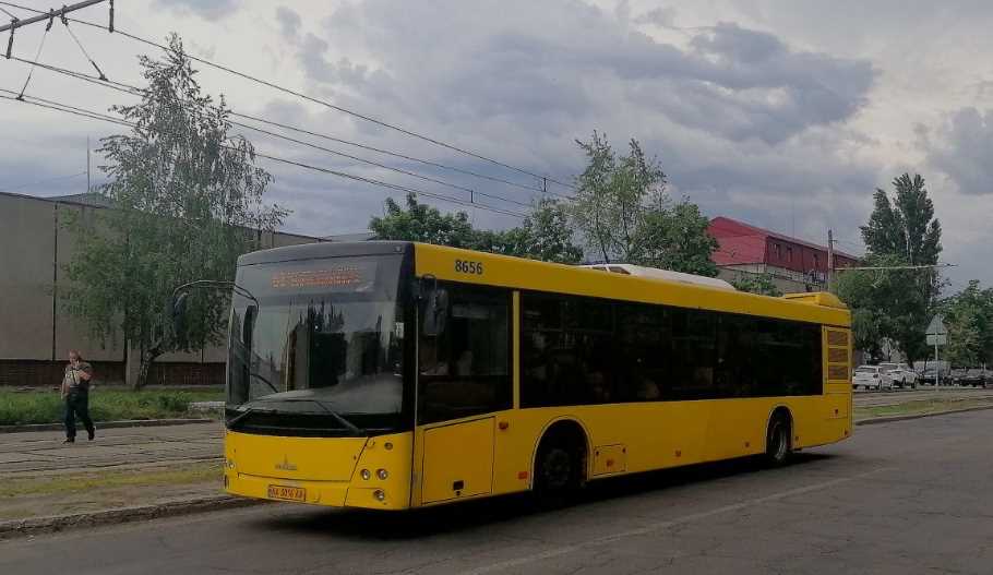 На выходных в столице изменят движение пять автобусов и троллейбус