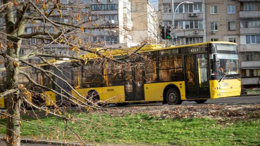 На два дні у центрі столиці змінить рух популярний автобус