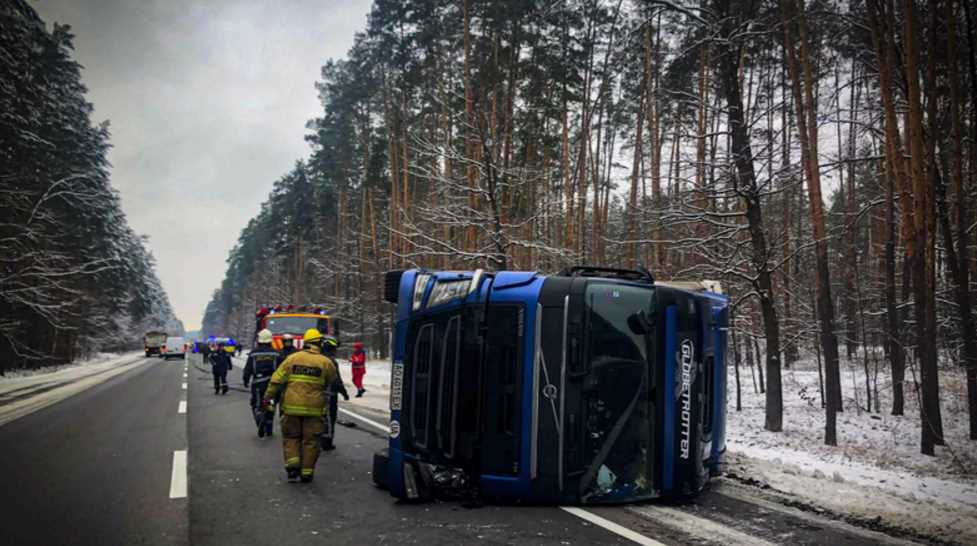 Фура и два микроавтобуса перевернулись во время катастрофы возле Киева