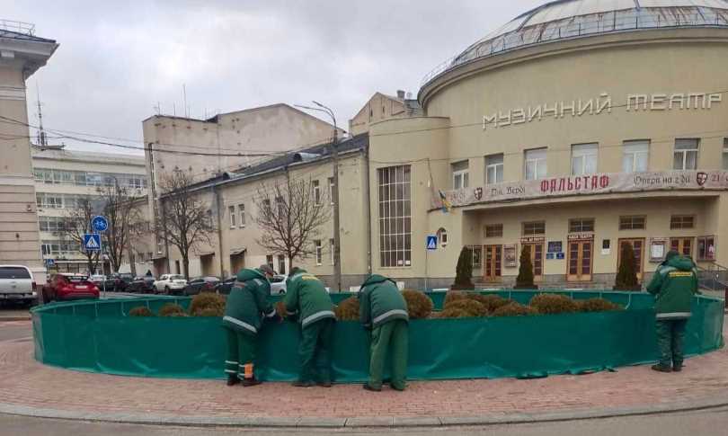 На Контрактовій площі встановили тимчасовий паркан