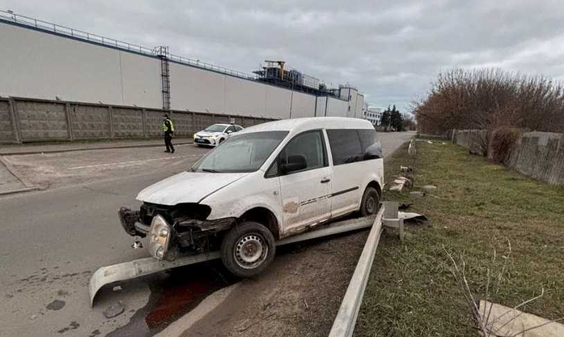 Під Києвом п’яний водій зніс відбійник і намагався відкупитися від патрульних