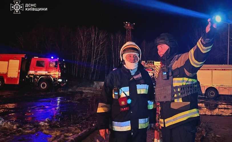 Атака беспилотников на Киевщину: пожары и поврежденные дома в трех районах