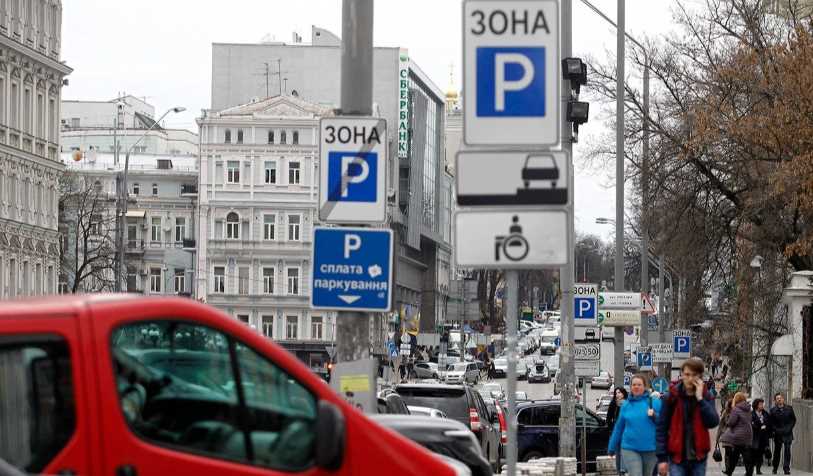 Зимой более ста тысяч водителей нарушили правила парковки в Киеве