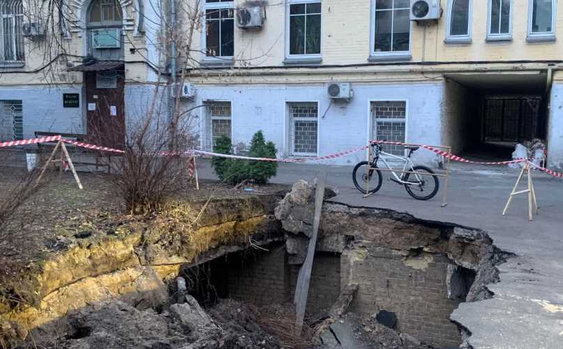 У провалі на Печерську знайшли історичні мури ХІХ століття