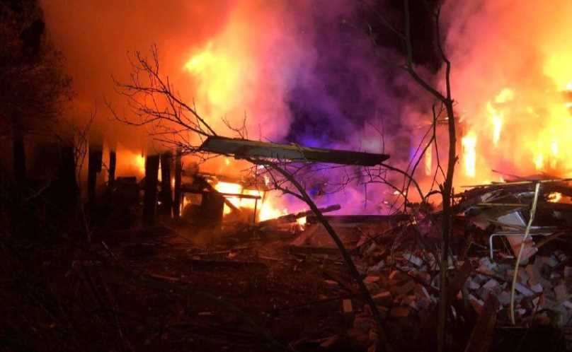 Внаслідок ворожої атаки у трьох районах Київській області пошкоджені будинки та магазин