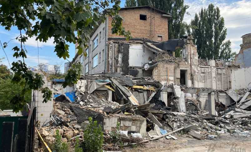 Поврежденные в результате российского обстрела здания Киевской академии имени Бойчука поможет восстановить правительство Японии