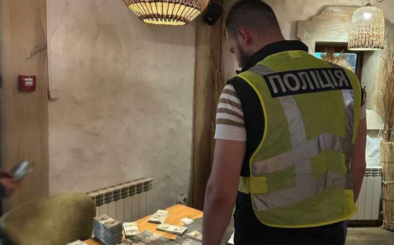 Продавали керівну посаду за $500 тисяч у НААН України: поліція Києва затримала двох ділків