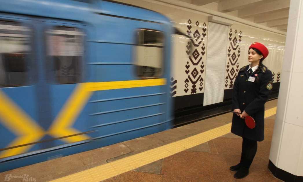 У київському метро запустили поїзд, присвячений трагедії Каховської ГЕС
