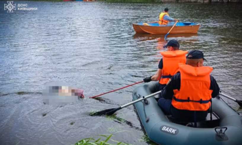 На Київщині з річки дістали тіло невідомої жінки