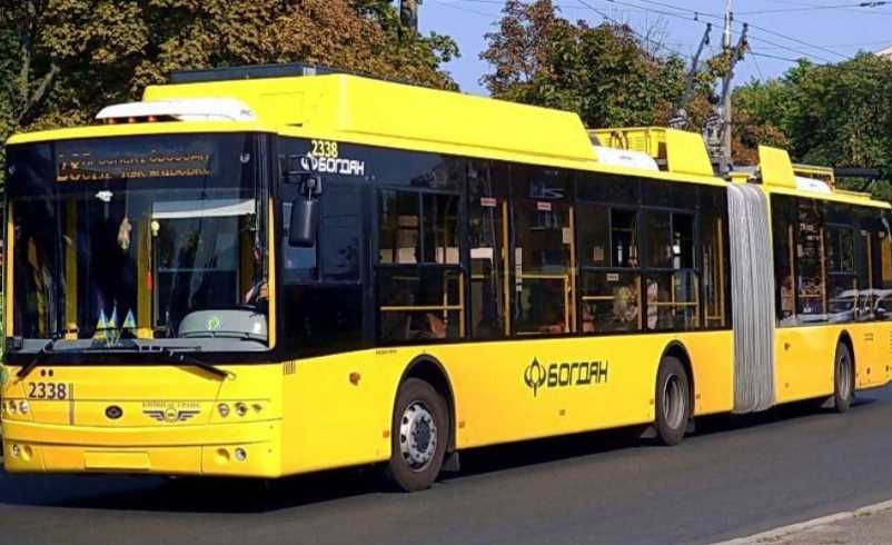 В Киеве возобновили движение транспорта на некоторых улицах