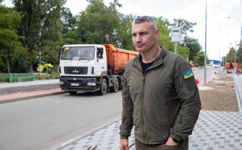 Віталій Кличко перевірив хід капремонту вулиці Зрошувальної