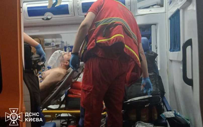 У Святошинському районі під час пожежі врятували чоловіка