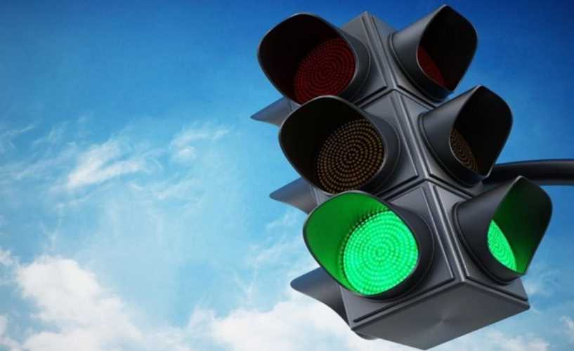 На важливому перехресті у Дніпровському районі встановлюють новий світлофорний об’єкт