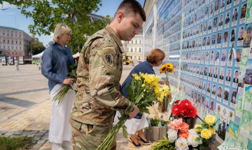 У Києві в День Української Державності вшанували пам’ять полеглих воїнів
