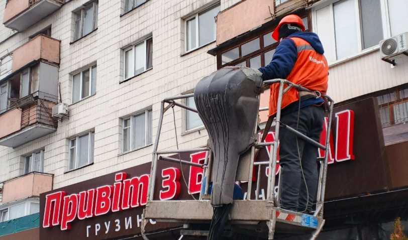 У Києві за пів року демонтували понад 11 тисяч рекламних конструкцій та вивісок, встановлених із порушеннями