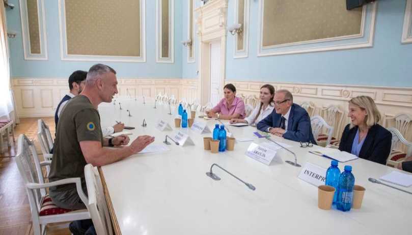 Кличко встретился в столичной мэрии с делегацией ПАСЕ