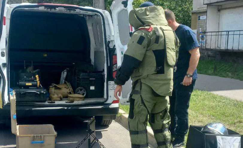 В полиции раздался звонок о мине на детской площадке в Святошинском районе