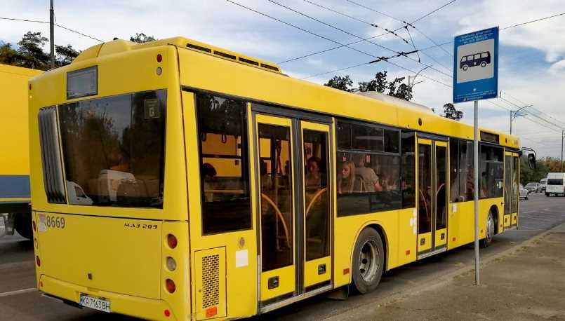 У столиці на вихідних змінить маршрути низка автобусів і тролейбусів