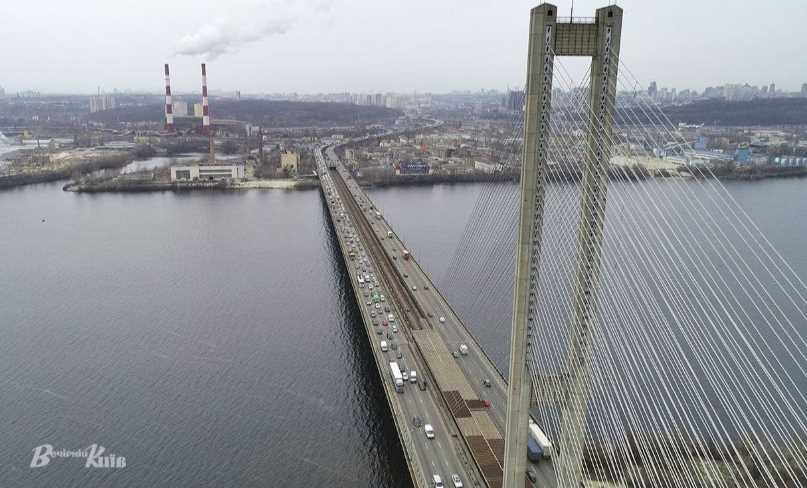 До грудня обмежують рух Південним мостом у Києві