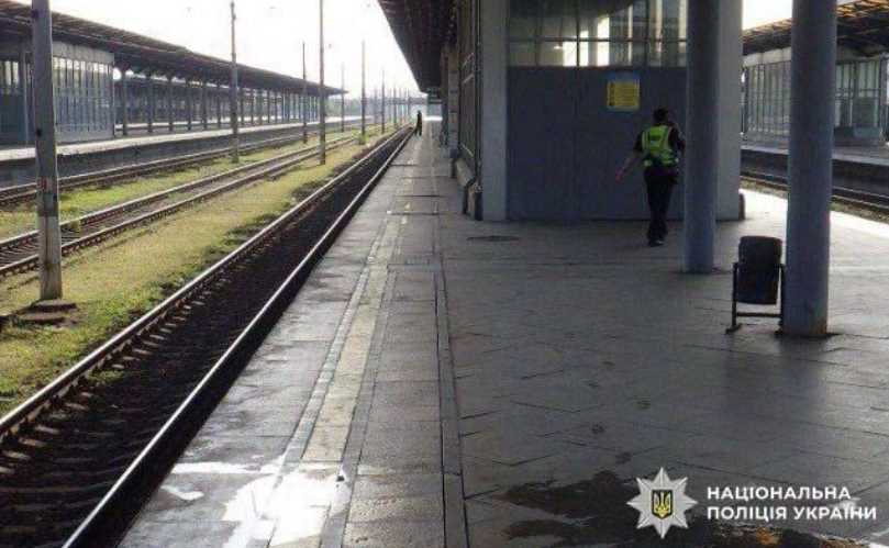Смертельне селфі: у Києві помер молодий чоловік, уражений струмом на даху електропотяга