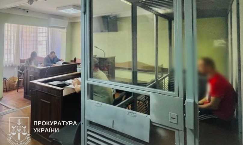 На Оболони мужчина грабил детей