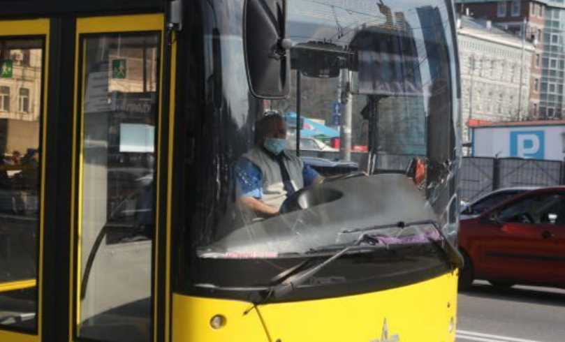 У суботу та неділю низка столичних автобусів і тролейбус № 34 курсуватимуть зі змінами руху