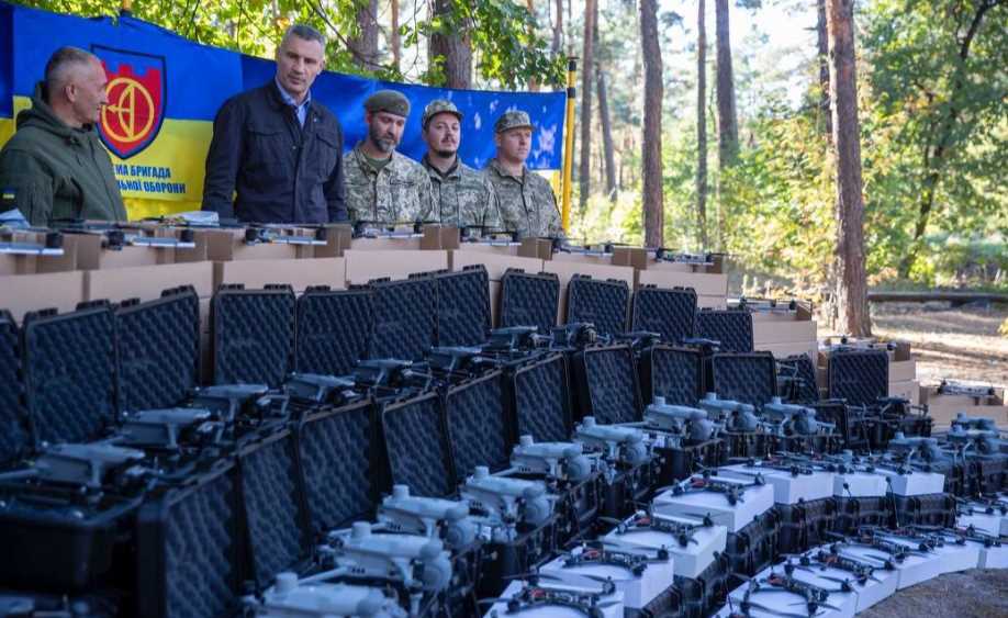Киев передал бойцам на фронт новую партию помощи