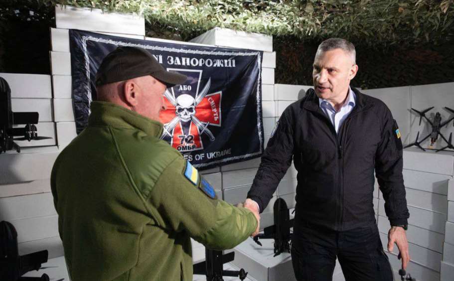 Чергову велику партію дронів Київ передав на фронт славетній бригаді
