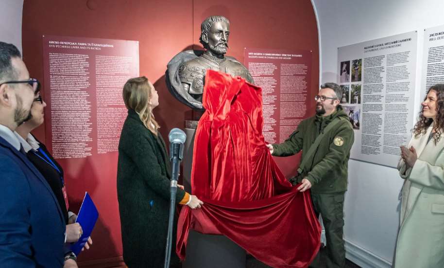 В Киево-Печерской лавре открыли бюст гетману Ивану Мазепе