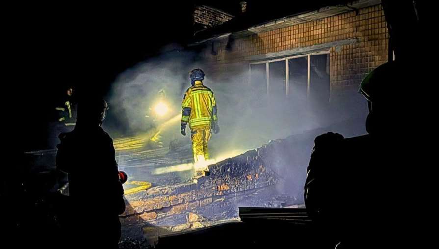 Россияне снова ударили по Фастову: повреждены дома, возникли пожары