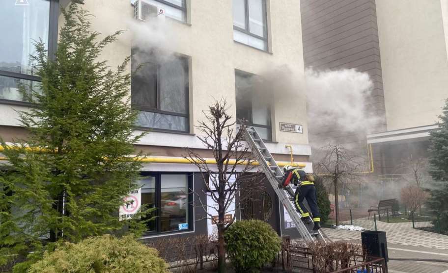 В Соломенском районе ликвидировали пожар в квартире