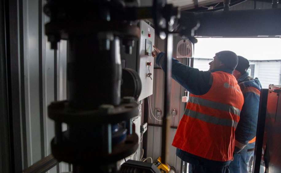 Виталий Кличко на объектах показал возобновление подачи тепла коммунальщиками